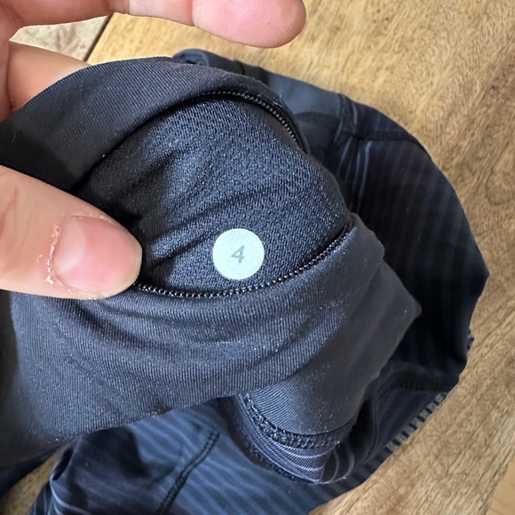 Lululemon Om stripe speed tight - size 4 - Picture 5 of 7